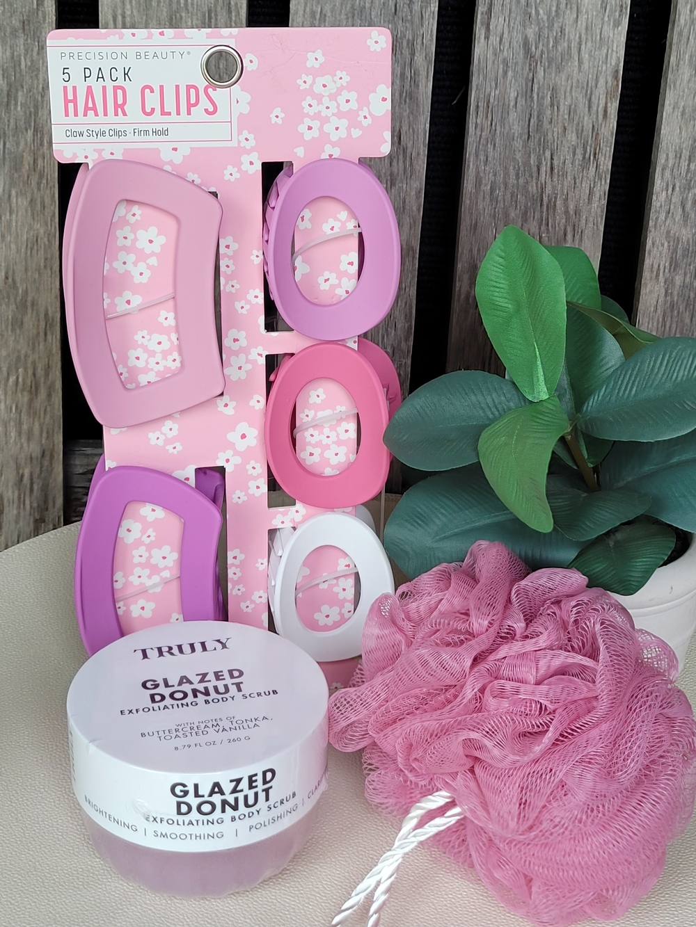 Truly Glazed Donut Scrub Pink Hair Clips 5-Pack - Assorted Pink Shades, Loofah - Picture 2 of 3
